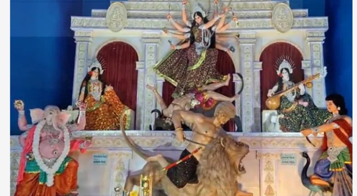 দুর্গাপূজার প্রতিমায় অসুররূপে ড. ইউনূস, শেহবাজ ও ট্রাম্পকে উপস্থাপন